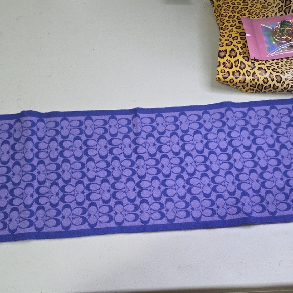Coach Purple Scarf - Picture 4 of 4
